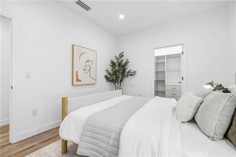 17337 Tiara Street Encino, CA 91316