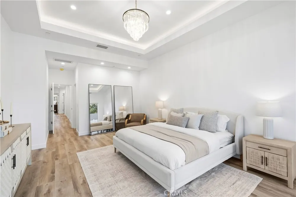 17337 Tiara Street Encino, CA 91316