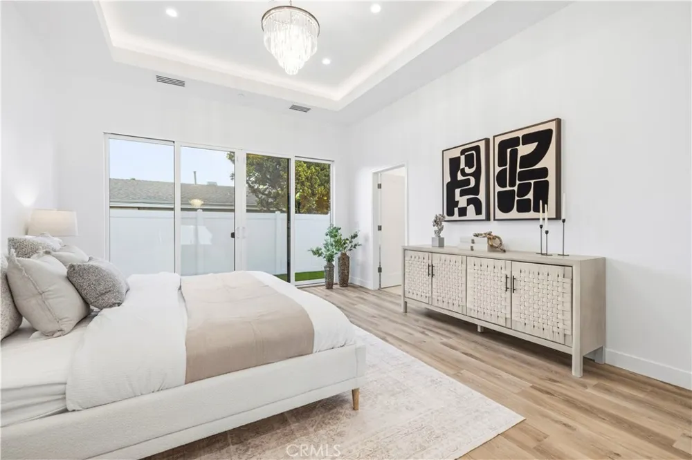 17337 Tiara Street Encino, CA 91316