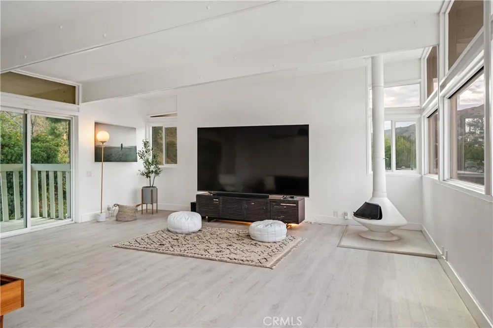 17042 Lisette Granada Hills, CA 91344