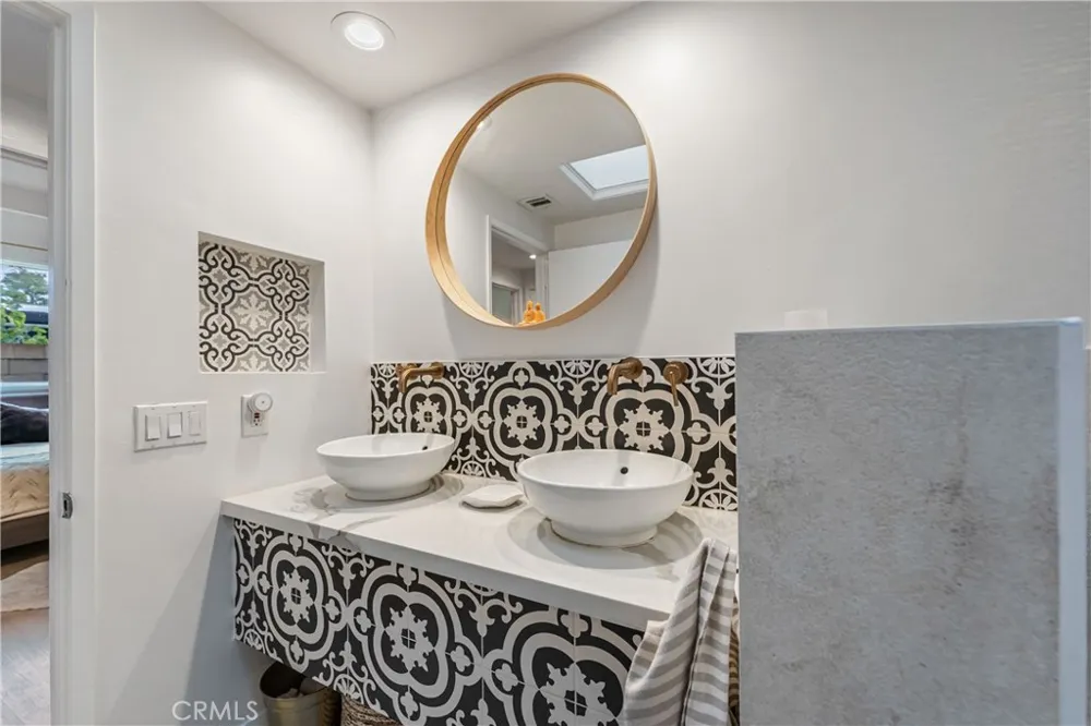 17042 Lisette Granada Hills, CA 91344