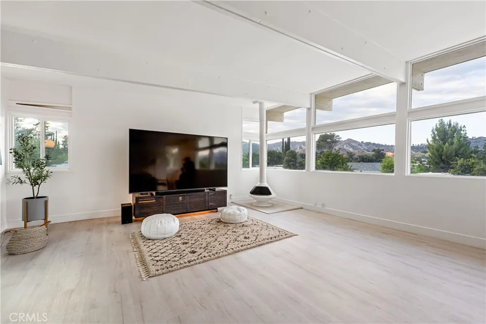 17042 Lisette Granada Hills, CA 91344