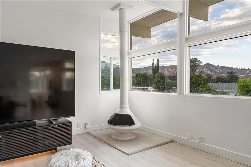 17042 Lisette Granada Hills, CA 91344