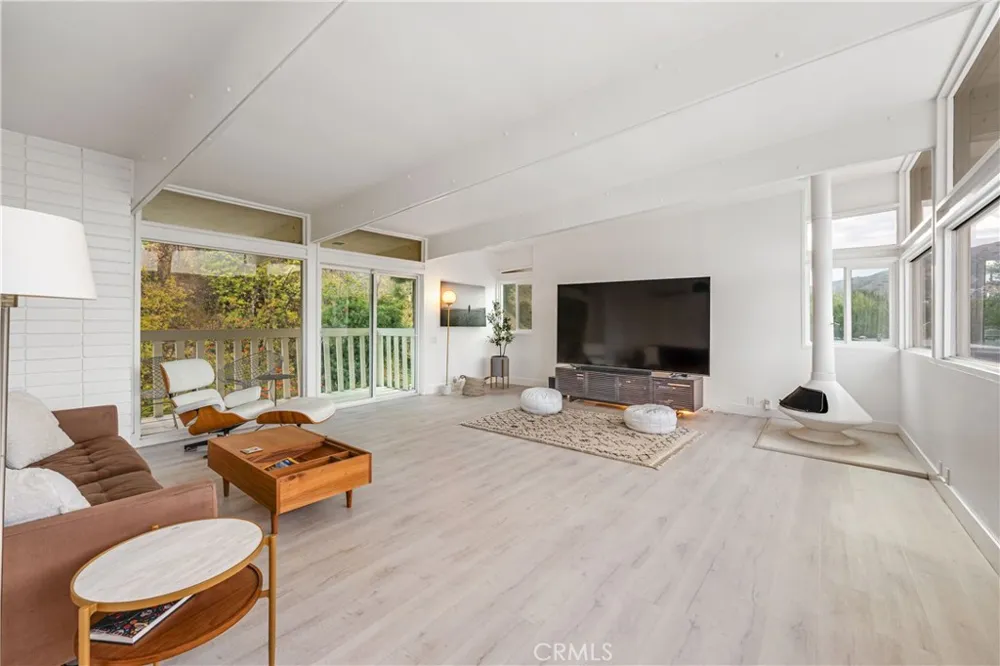 17042 Lisette Granada Hills, CA 91344