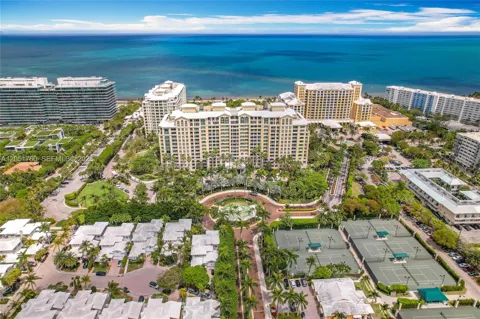 445 Grand Bay Dr #418