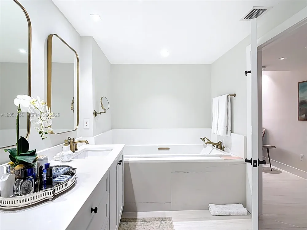 445 Grand Bay Dr #418 Key Biscayne, FL 33149