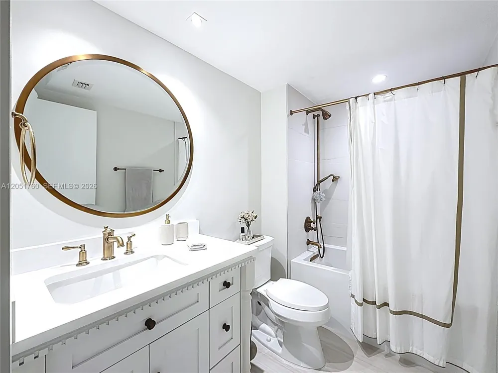 445 Grand Bay Dr #418 Key Biscayne, FL 33149