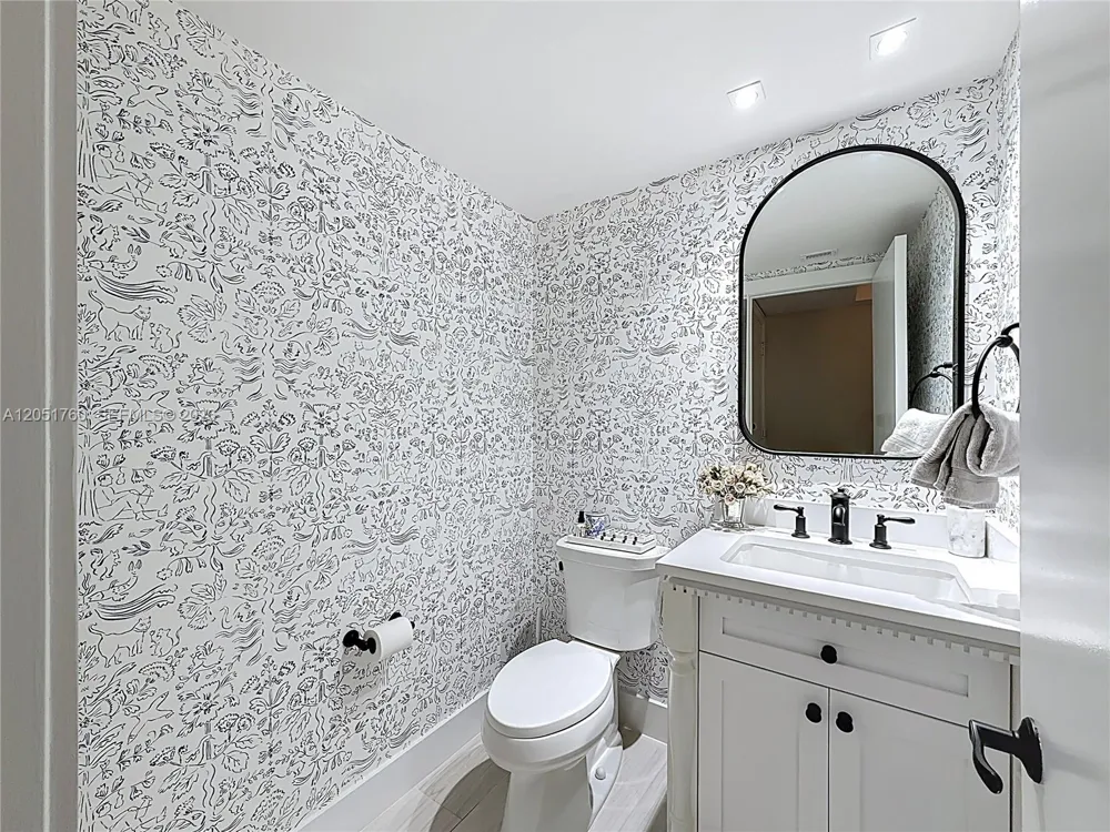 445 Grand Bay Dr #418 Key Biscayne, FL 33149