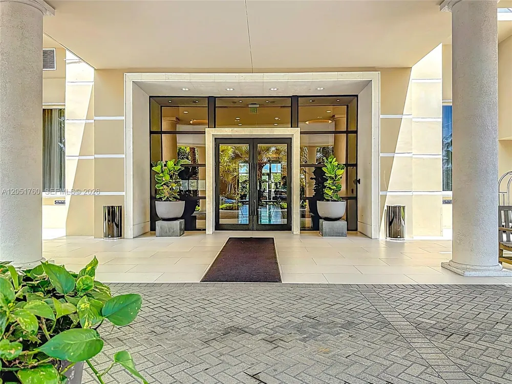 445 Grand Bay Dr #418 Key Biscayne, FL 33149