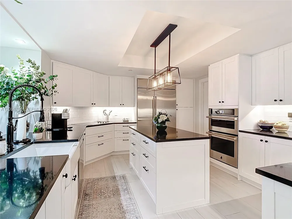 445 Grand Bay Dr #418 Key Biscayne, FL 33149