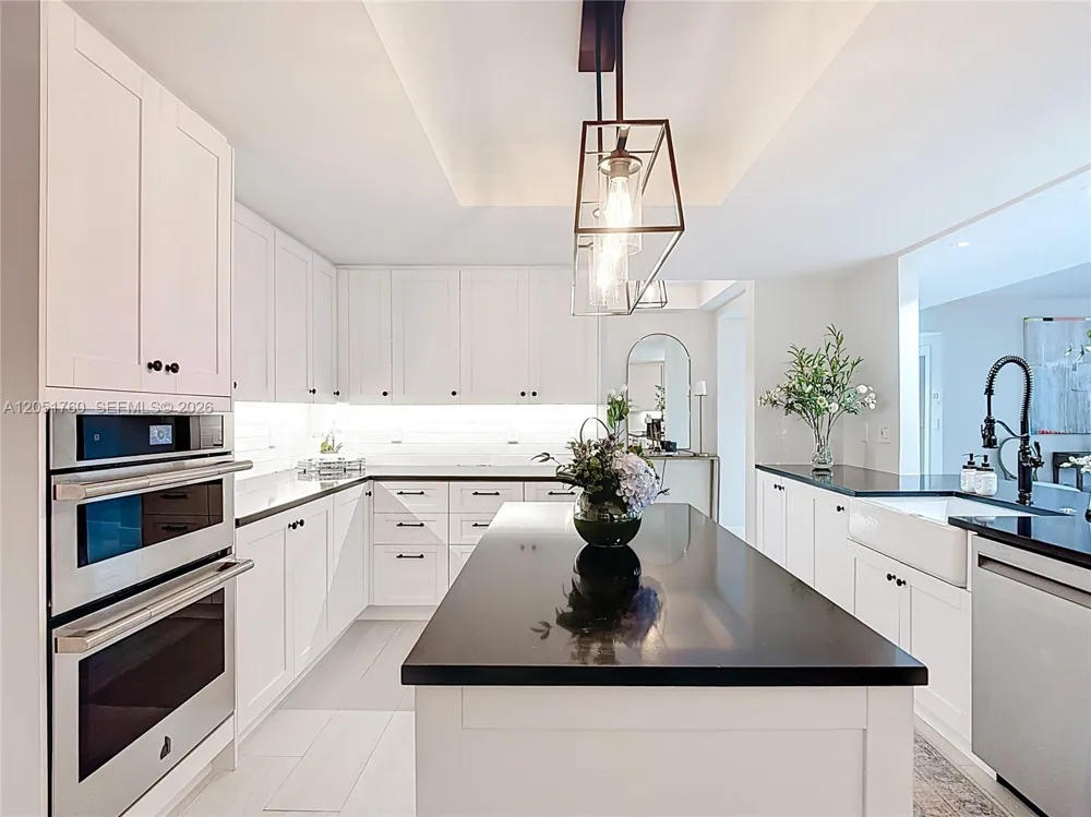 445 Grand Bay Dr #418 Key Biscayne, FL 33149