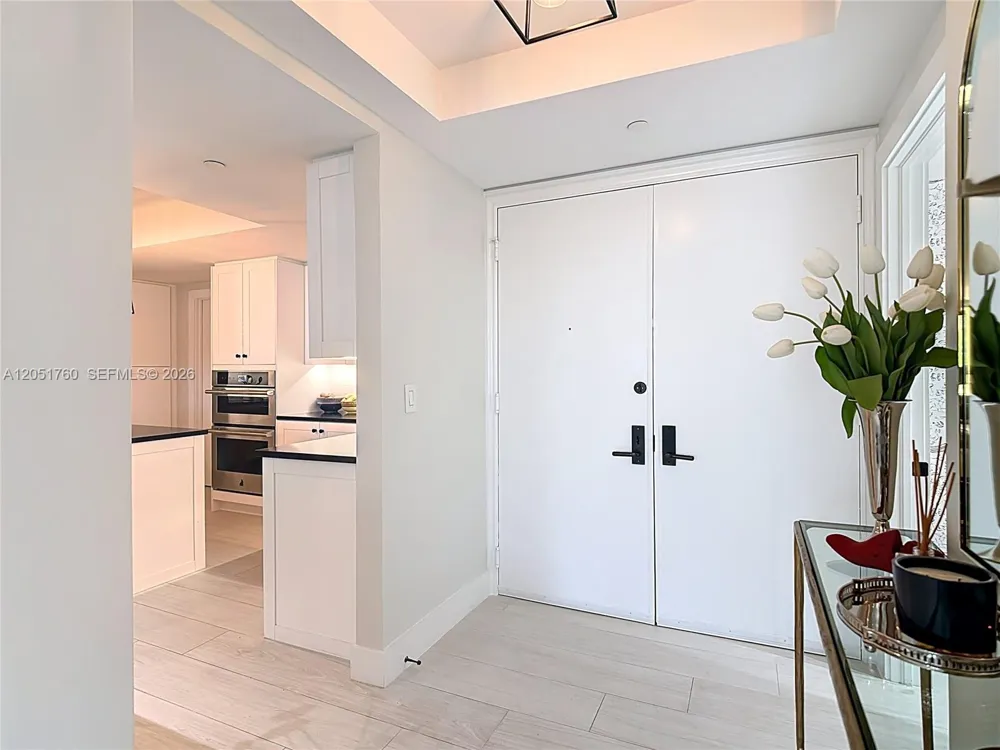 445 Grand Bay Dr #418 Key Biscayne, FL 33149