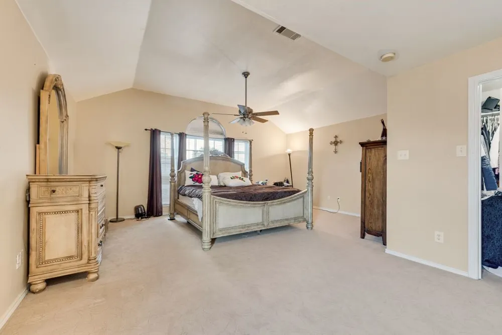 5715 Creekhollow Drive Arlington, TX 76018