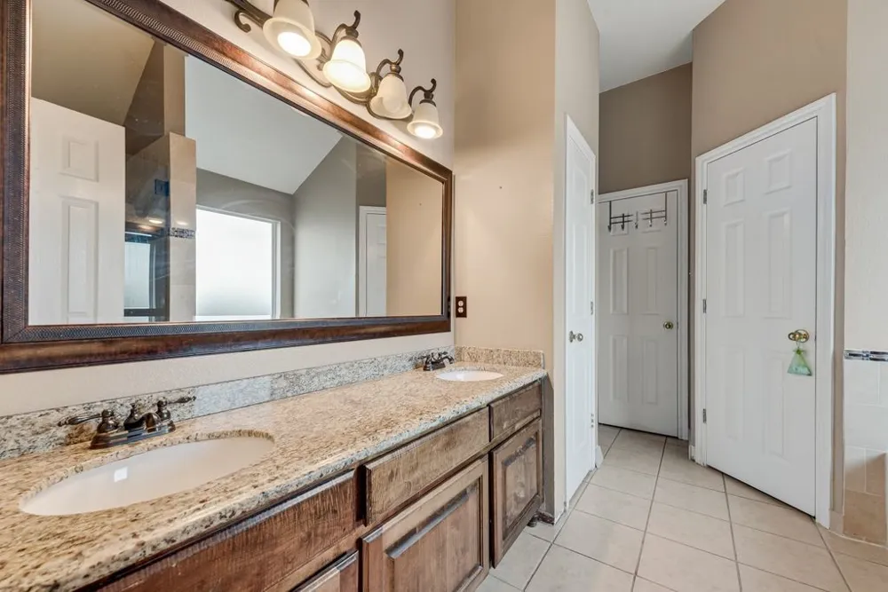 5715 Creekhollow Drive Arlington, TX 76018