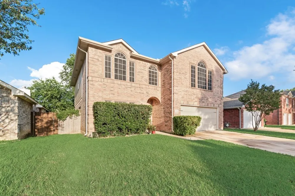 5715 Creekhollow Drive Arlington, TX 76018