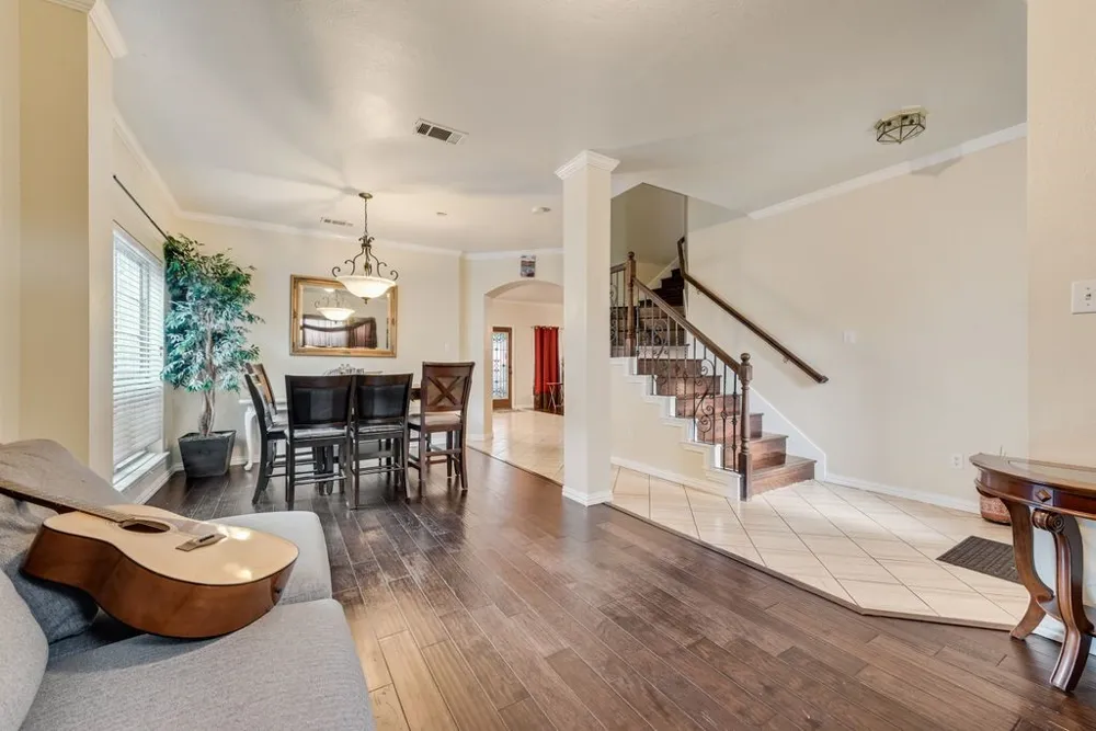 5715 Creekhollow Drive Arlington, TX 76018