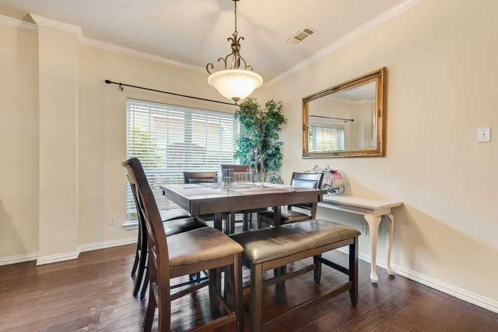5715 Creekhollow Drive Arlington, TX 76018