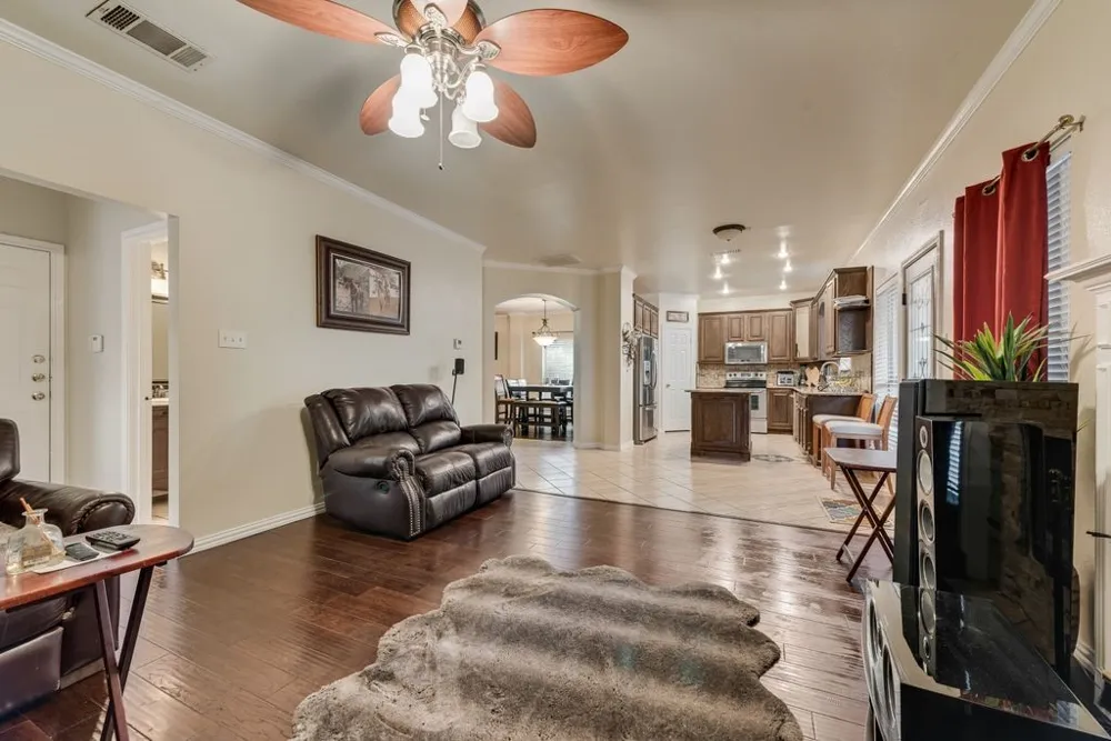 5715 Creekhollow Drive Arlington, TX 76018