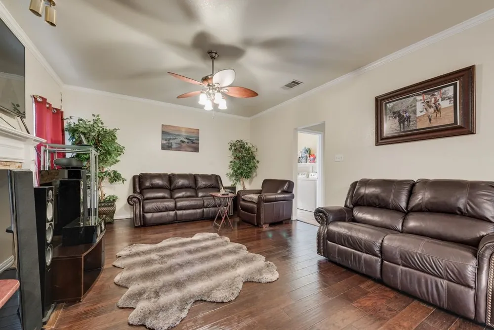 5715 Creekhollow Drive Arlington, TX 76018