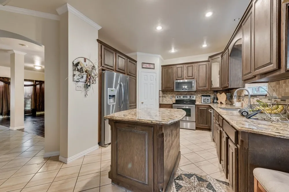 5715 Creekhollow Drive Arlington, TX 76018