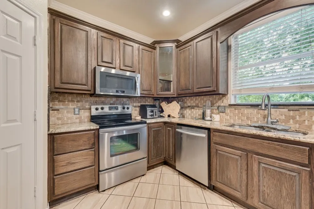 5715 Creekhollow Drive Arlington, TX 76018