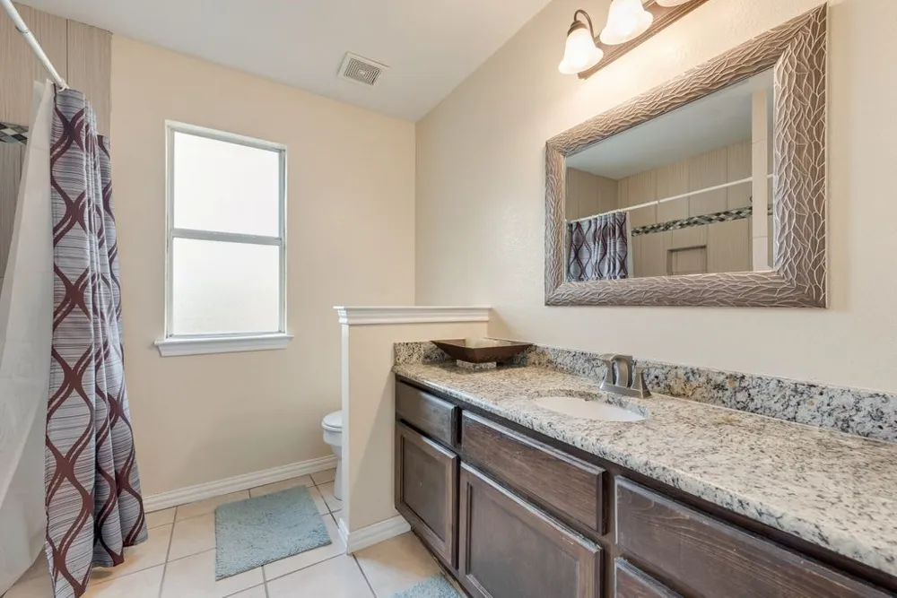 5715 Creekhollow Drive Arlington, TX 76018
