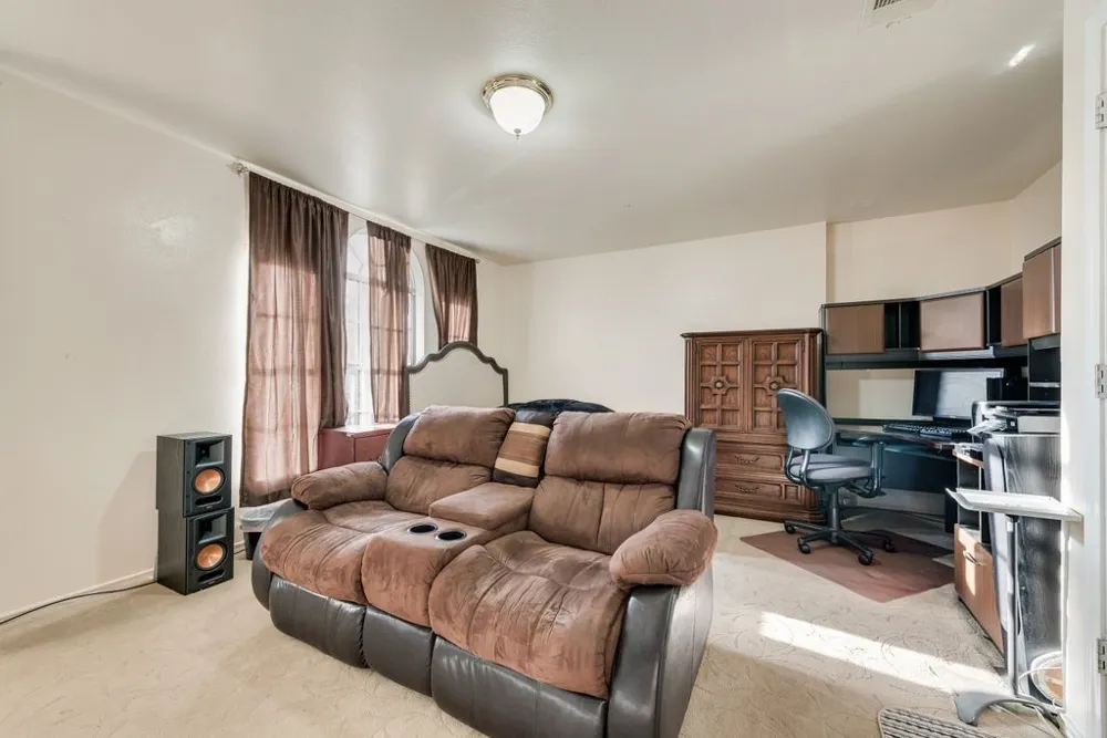 5715 Creekhollow Drive Arlington, TX 76018