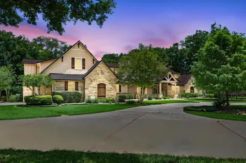 2734 Forest View