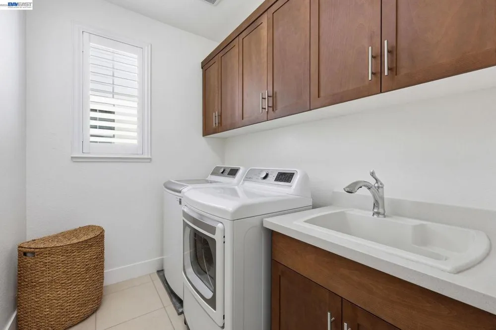 7240 Carneros Ln Dublin, CA 94568