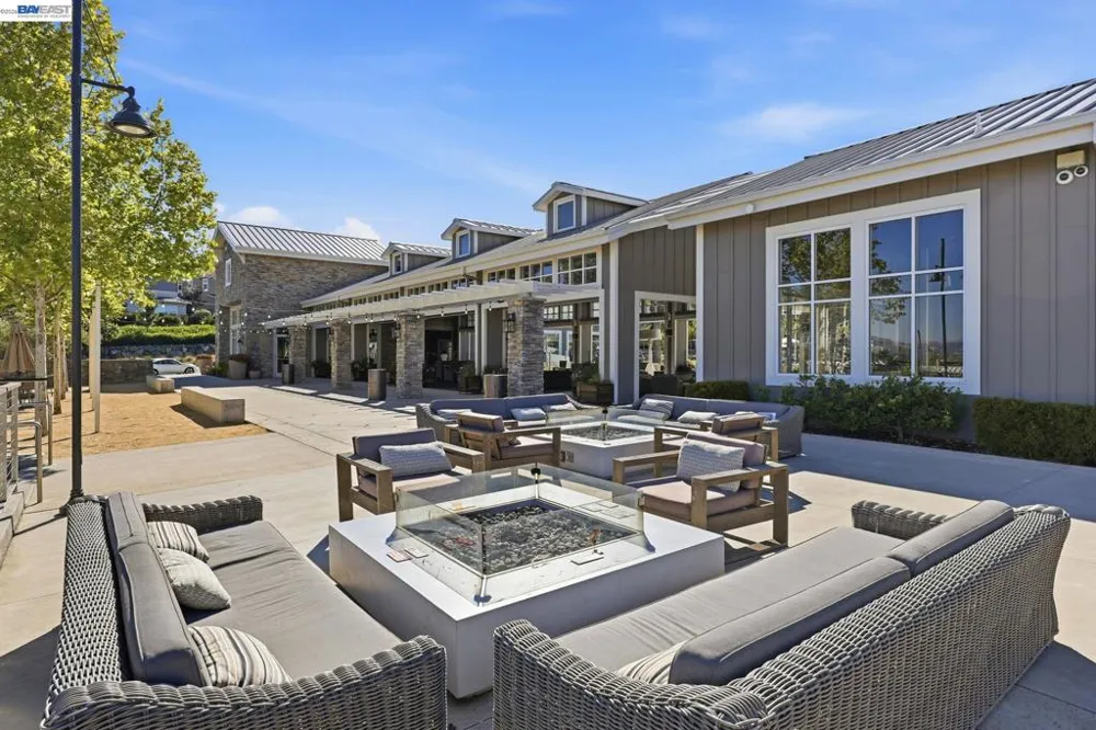 7240 Carneros Ln Dublin, CA 94568