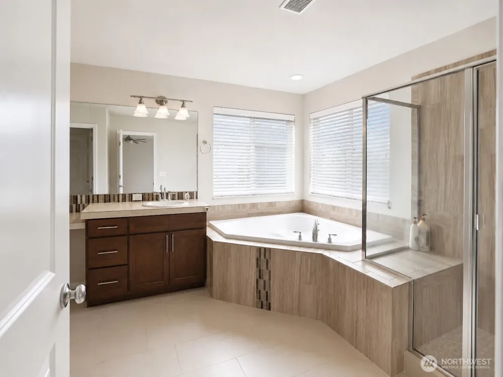 4960 S 325th Court Auburn, WA 98001
