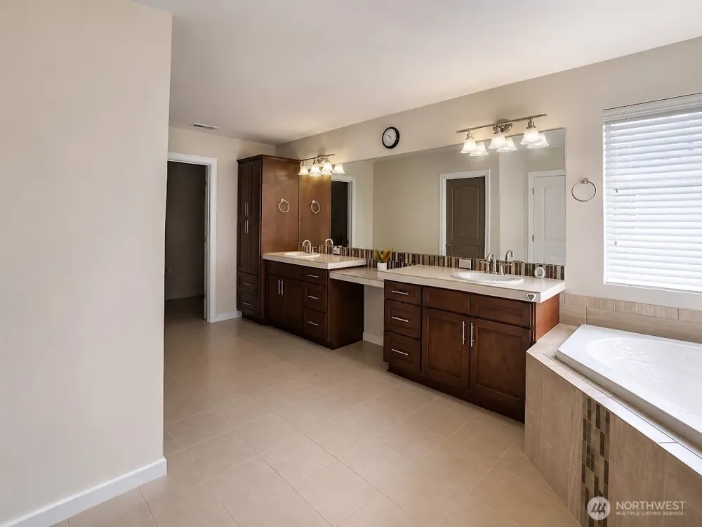 4960 S 325th Court Auburn, WA 98001