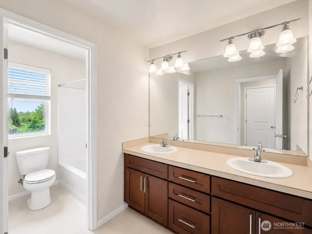 4960 S 325th Court Auburn, WA 98001