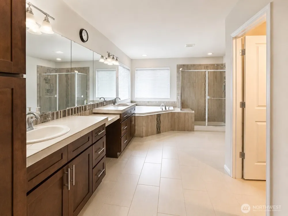 4960 S 325th Court Auburn, WA 98001