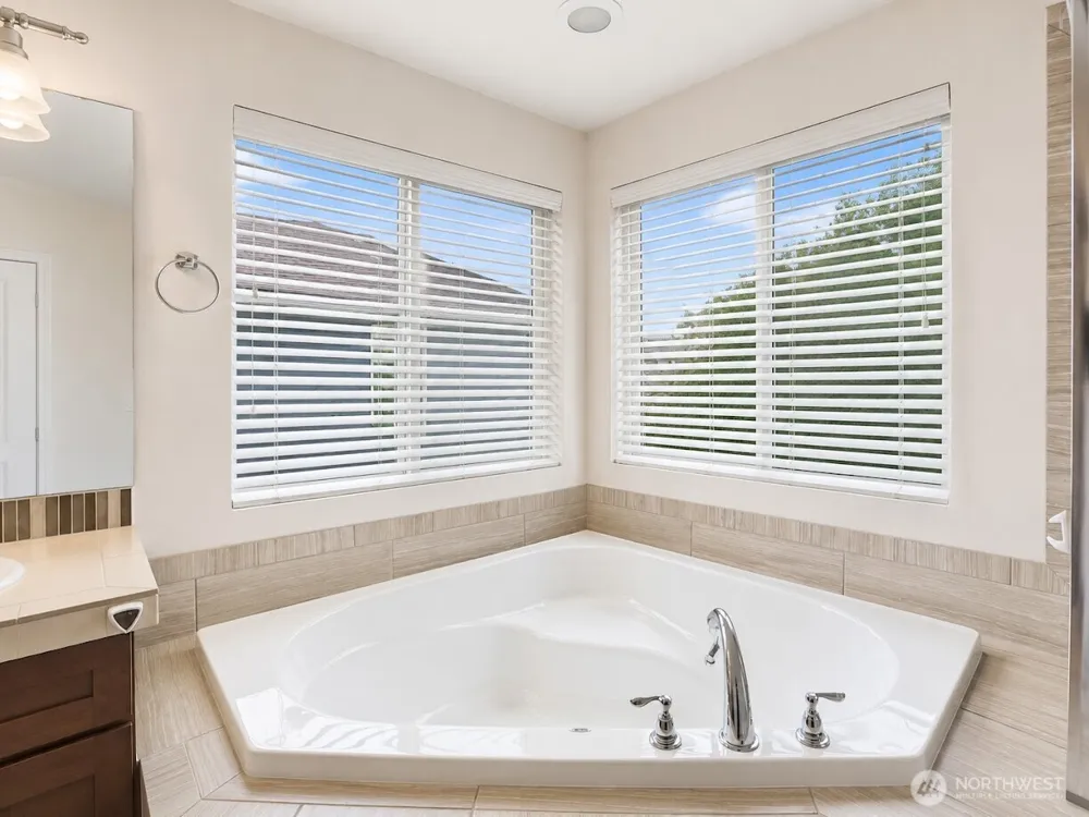 4960 S 325th Court Auburn, WA 98001