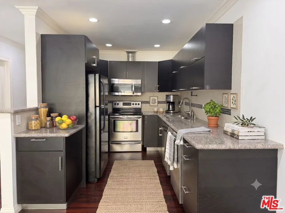 5651 Windsor Way #105 Culver City, CA 90230