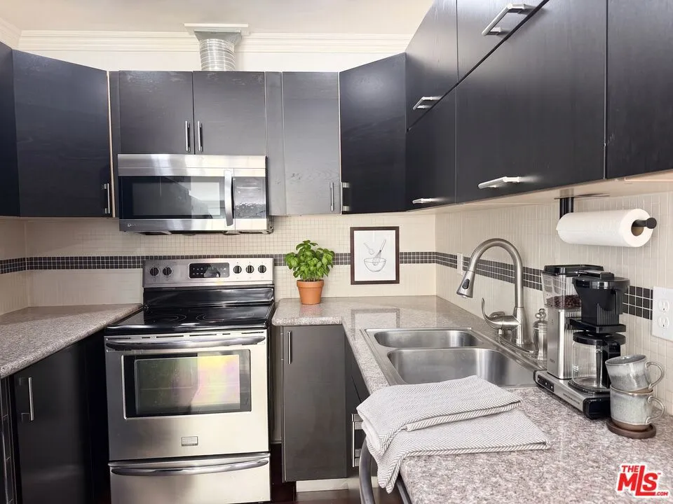 5651 Windsor Way #105 Culver City, CA 90230