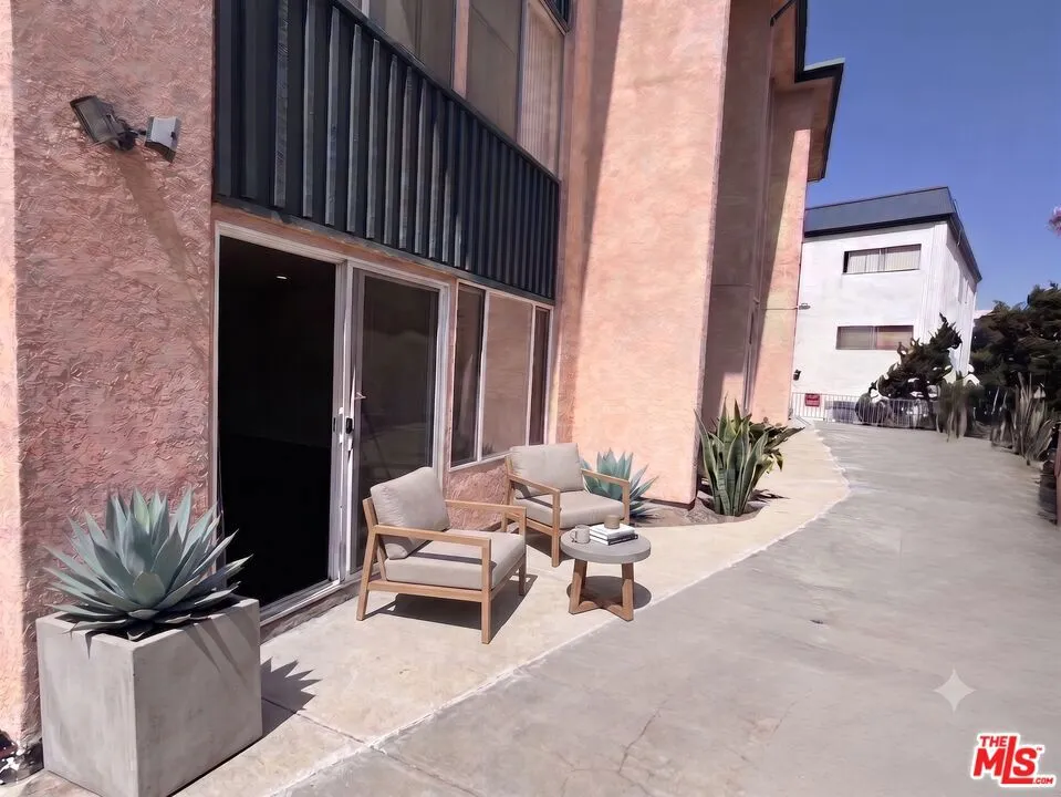5651 Windsor Way #105 Culver City, CA 90230