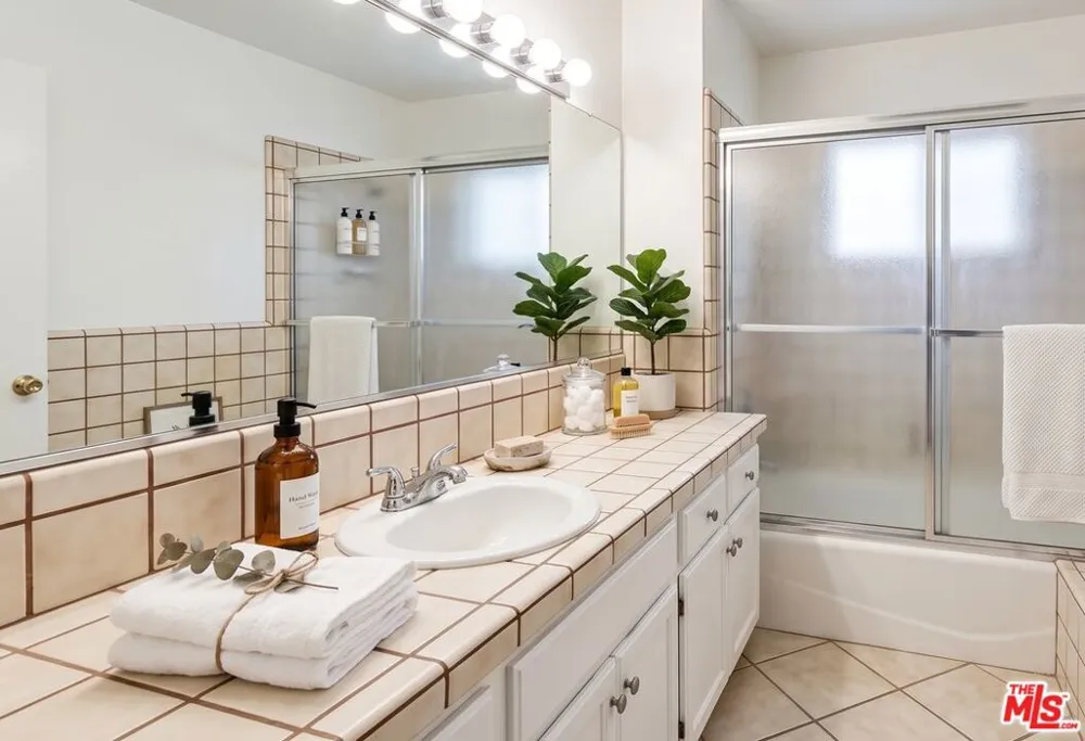5651 Windsor Way #105 Culver City, CA 90230