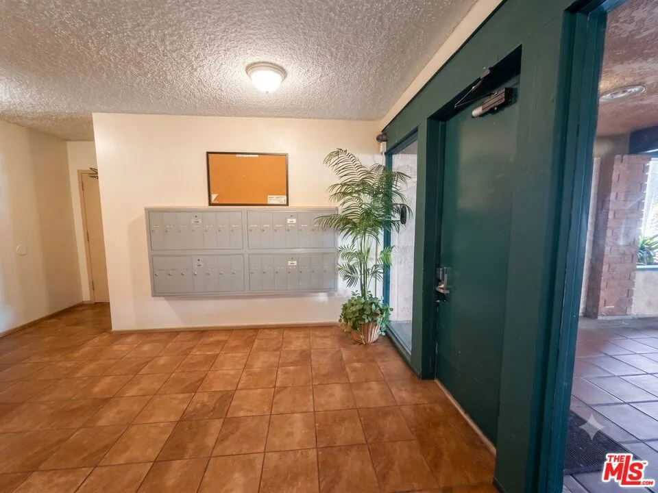 5651 Windsor Way #105 Culver City, CA 90230