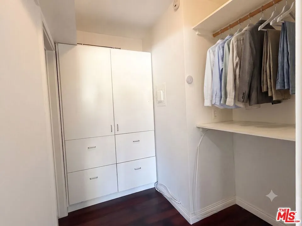 5651 Windsor Way #105 Culver City, CA 90230