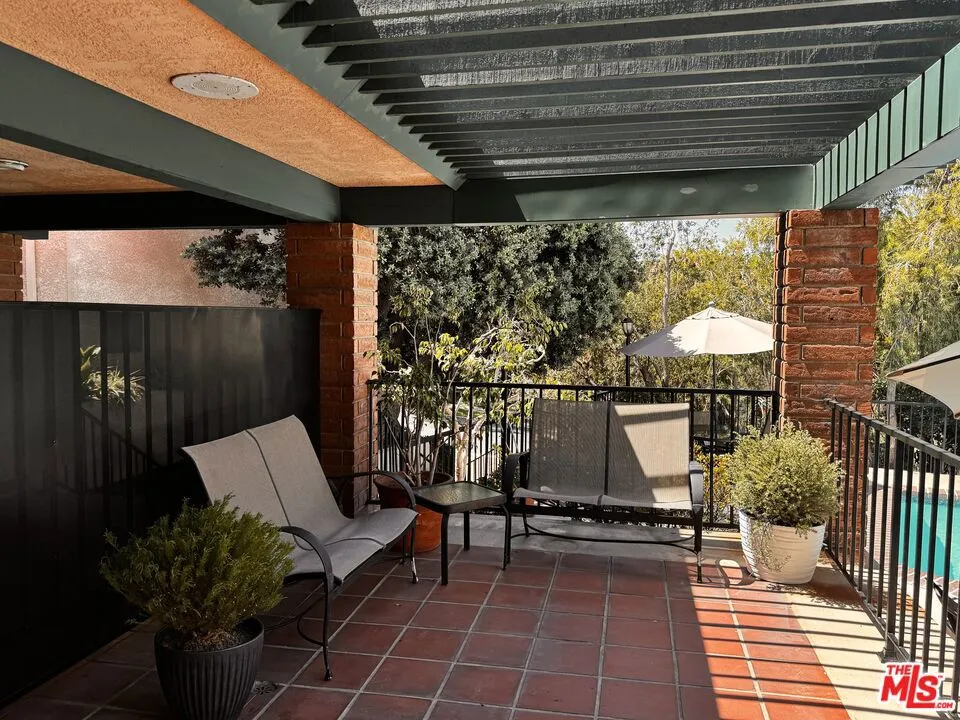 5651 Windsor Way #105 Culver City, CA 90230