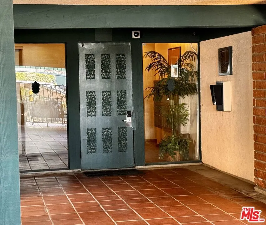 5651 Windsor Way #105 Culver City, CA 90230