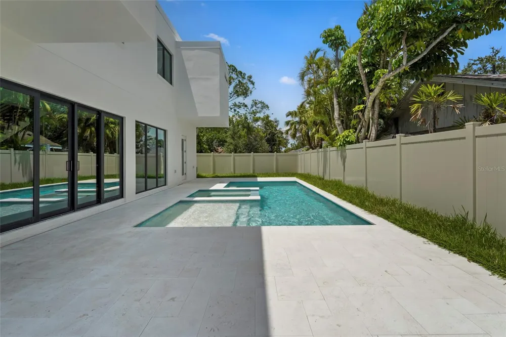 2604 SYDELLE STREET Sarasota, FL 34237