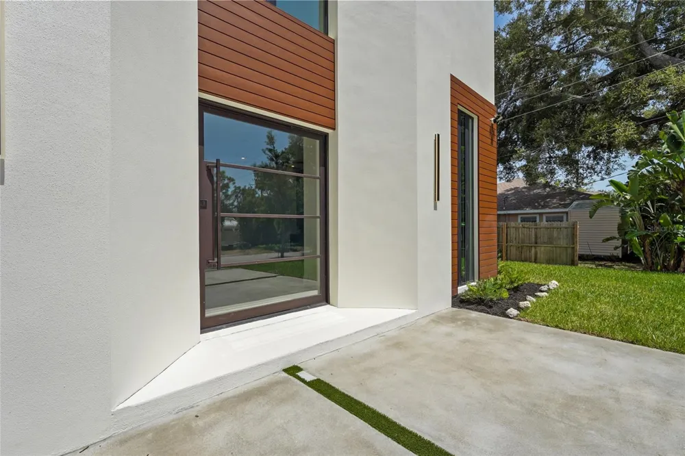 2604 SYDELLE STREET Sarasota, FL 34237