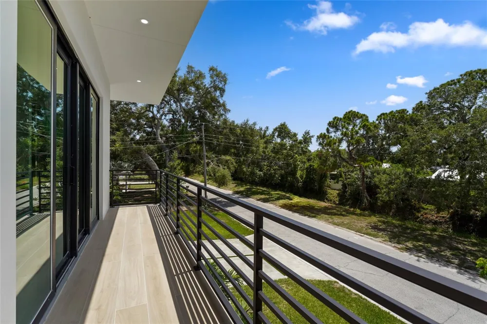 2604 SYDELLE STREET Sarasota, FL 34237