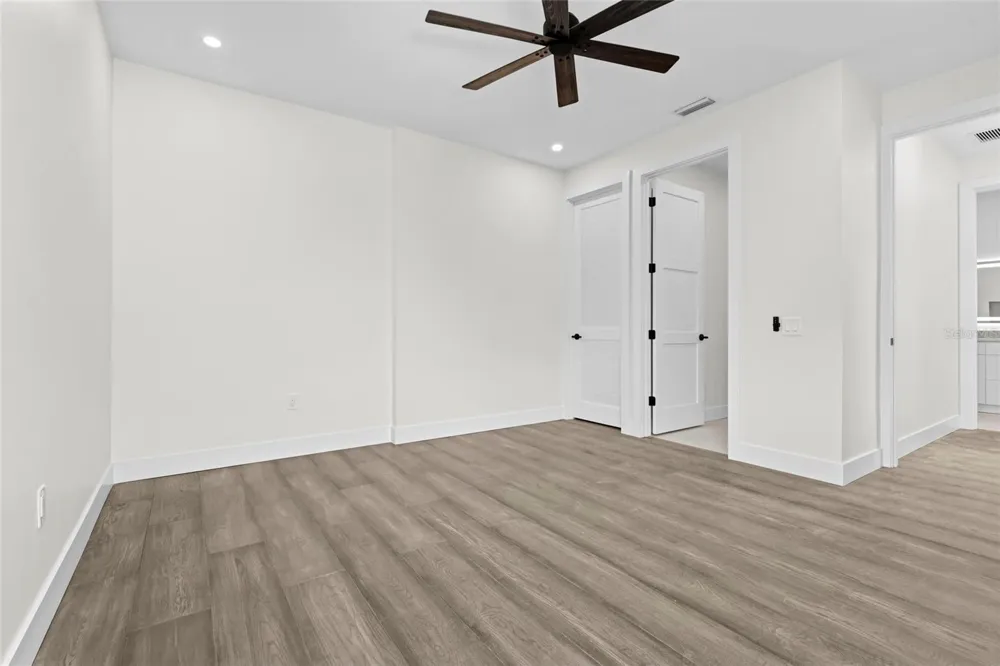 2604 SYDELLE STREET Sarasota, FL 34237