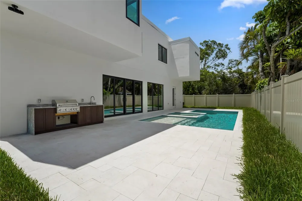 2604 SYDELLE STREET Sarasota, FL 34237