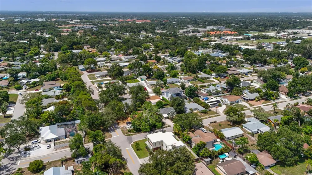 2604 SYDELLE STREET Sarasota, FL 34237