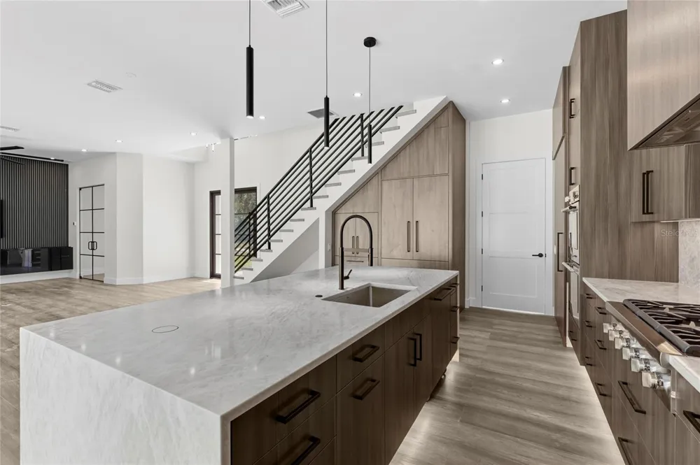 2604 SYDELLE STREET Sarasota, FL 34237